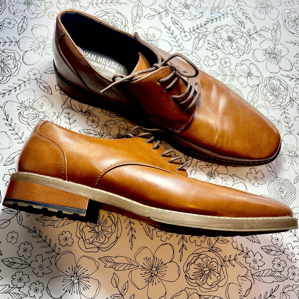 Men’s Van Heusen Dress Shoes Sz 10.5 Cognac Brown Oxford Faux Leather NWOB